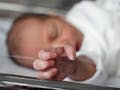 10 Masalah Kesehatan Bayi Prematur dan Cara Merawatnya di Rumah