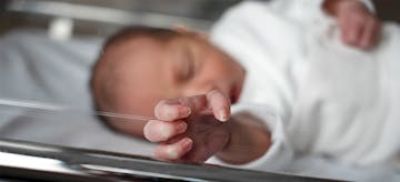 10 Masalah Kesehatan Bayi Prematur dan Cara Merawatnya di Rumah