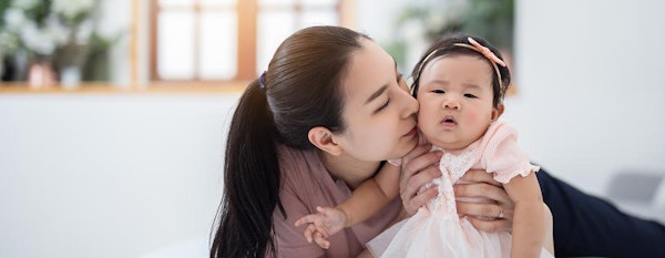 10 Penyakit yang Bisa Ditularkan Saat Mencium Bayi
