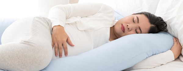 10 Posisi Tidur Ibu Hamil ini Dijamin Bikin Nyenyak!