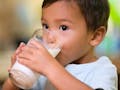 10 Rekomendasi Merk Susu UHT Buat Anak 1 Tahun, Gizinya Lengkap! 