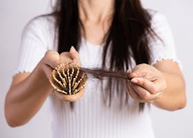10 Tips Mengatasi Rambut Rontok Setelah Melahirkan