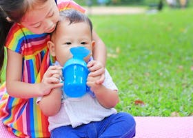 11 Rekomendasi Merk Sippy Cup Bayi dan Tips Penggunaannya