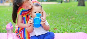 11 Rekomendasi Merk Sippy Cup Bayi dan Tips Penggunaannya