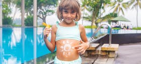 11 Rekomendasi Sunblock Anak yang Aman Buat Kulitnya