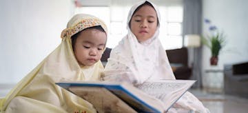 12 Adab Membaca Alquran yang Perlu Diajarkan pada Anak