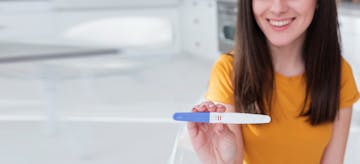 12 Tanda-Tanda Kehamilan dan Tips Menjalaninya dengan Nyaman