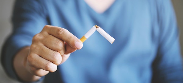 3 Bahaya Merokok di Dekat Anak