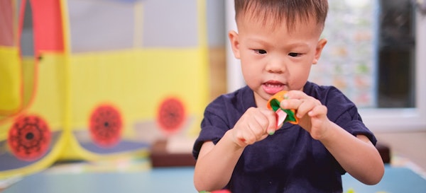  4 Manfaat dan Contoh Permainan Anak Sensory Play
