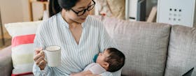 4 Tips Menyusui Bayi dengan Tandem Nursing