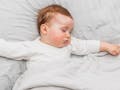 5 Alasan Bayi Berkeringat Saat Tidur. Berbahayakah?