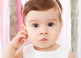 5 Alasan Bayi Menarik Telinga, Ibu Bisa Lakukan Ini