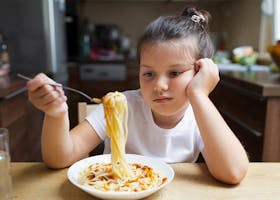5 Cara Ampuh Hadapi Anak yang Suka Pilih-pilih Makanan