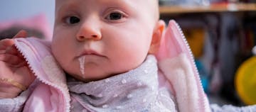 5 Cara Yang Bisa Ibu Lakukan Untuk Mengatasi Bayi Gumoh