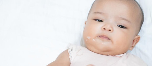 5 Penyebab Bayi Muntah Saat Tidur Dan Cara Mengatasinya