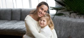6 Cara Mengatasi Tantangan Mengasuh Anak untuk Single Parent