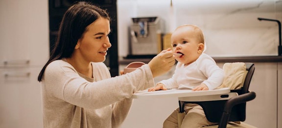 6 Rekomendasi Kursi Makan Bayi Pilihan Ibu