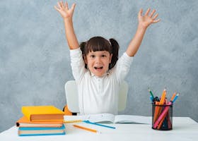7 Cara Belajar Menulis Anak TK. Mudah dan Tak Bikin Bosan