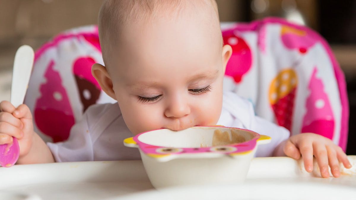 7 Cara Agar Bayi Mau Makan Tanpa dipaksa