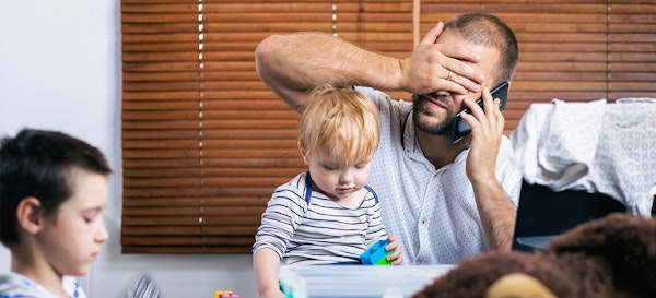 7 Penyebab Stres bagi Ayah Baru dan Tips Mengatasinya