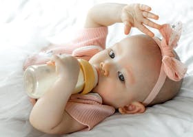 7 Pilihan Botol Susu Bayi Paling Direkomendasikan