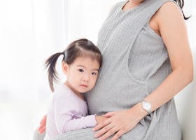 7 Tips Menyusui Saat Hamil dan Tantangan Baru Bagi Ibu
