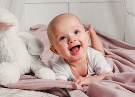 74 List Nama Bayi yang Artinya Pembawa Rezeki dan Keberuntungan