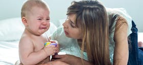 8 Cara Menenangkan Bayi Menangis