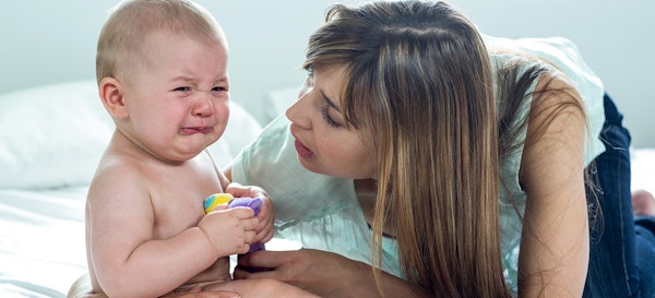 8 Cara Menenangkan Bayi Menangis