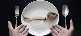 8 Cara Menghilangkan Tulang Ikan Tersangkut di Tenggorokan