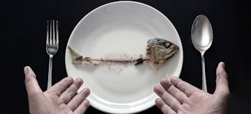 8 Cara Menghilangkan Tulang Ikan Tersangkut di Tenggorokan