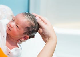 8 Cara Menumbuhkan Rambut Bayi