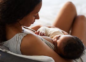 8 Manfaat ASI bagi Ibu dan Bayi