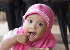 8 Rekomendasi Jilbab Anak Terbaru, Bikin Si Kecil Tampil Beda!