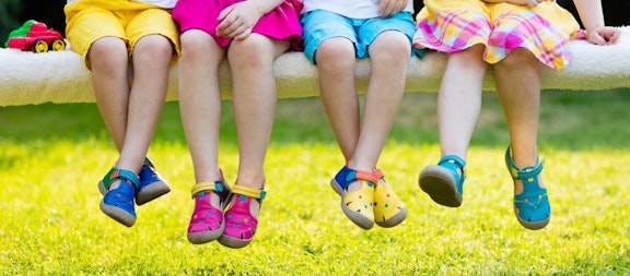 8 Rekomendasi Merek Sandal Anak Perempuan, Nyaman Digunakan