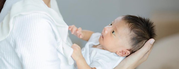 8 Tips Merawat Bayi Baru Lahir untuk Para Ibu Baru