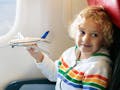 8 Tips Nyaman Bawa Anak Naik Pesawat, No Cranky Less Drama!