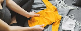 8 Tips untuk Membeli Baju Bayi