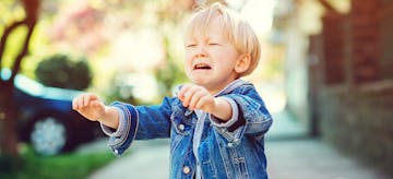 9 Cara Mengendalikan Emosi Anak dan Tips Ibu Lebih Bersabar