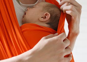 9 Manfaat Menggendong Bayi Dengan Metode Kangguru