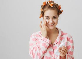 9 Rekomendasi Skincare untuk Kulit Berminyak, Harga Terjangkau!