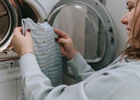 9 Tips Mencuci Baju Di Mesin Cuci Agar Bersih, Ternyata Simpel Banget!
