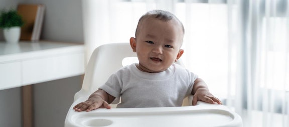 Ada Risikonya! Ini Tips Aman Gunakan High Chair Bayi 