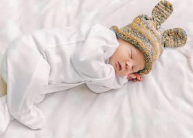 Aman Atau Bahaya, Risiko Jika Bayi Tidur Miring? 