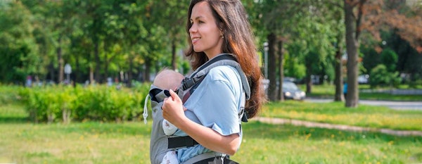 Amankah gendongan bayi (baby carrier) model backpack?