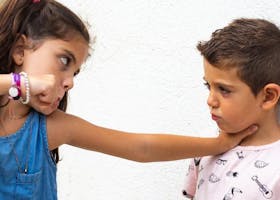 Anak Dipukul Teman, Jangan Dulu Emosi! Orang Tua Bisa Lakukan Ini