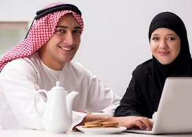 Bagaimana Hak Istri Dalam Gaji Suami menurut Islam?