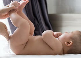 Bahayakah Bila BAB Bayi Berbusa? Yuk, Cari Tahu Informasinya