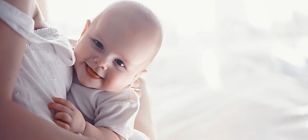 Bayi Berkeringat Banyak Di Kepala Saat Menyusu Dan Tidur, Normal Nggak Ya? 