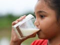 Bikin Ibu Jadi Galau, Amankah Anak Diare Minum Susu? 